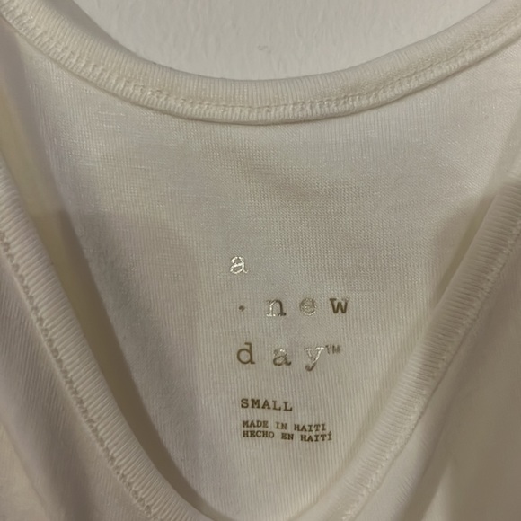 White Tank no stains - Picture 2 of 3